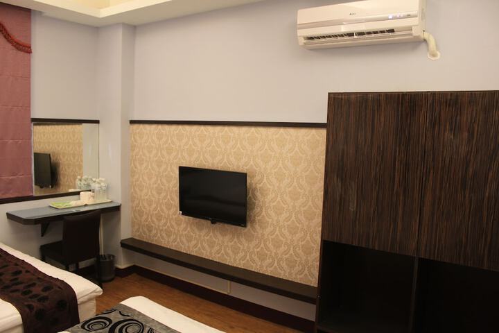 Room 6 of 91