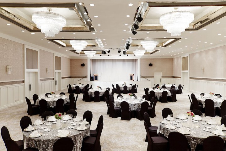 Ballroom/Hall 186 of 226