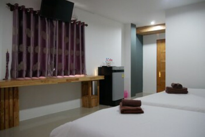 Room 32 of 38