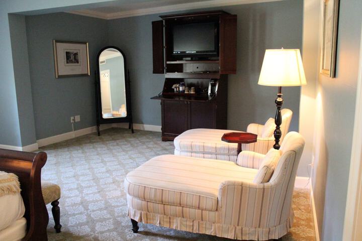 Room 8 of 186
