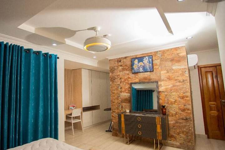 Room 3 of 67
