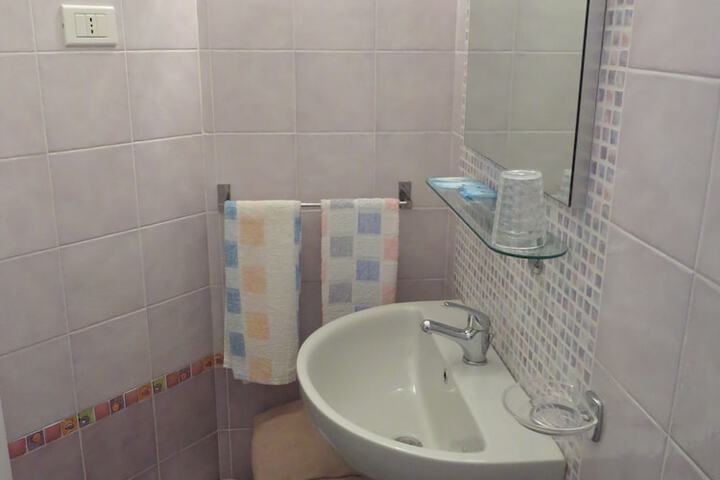 Room 53 of 90