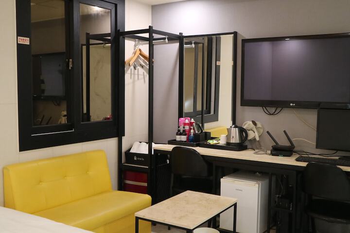 Room 11 of 15