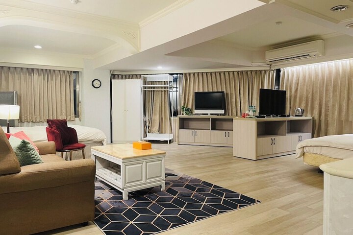 Room 33 of 48