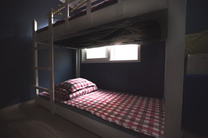 Room 4 of 50