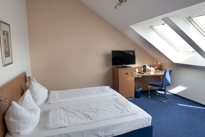 Room 7 of 175