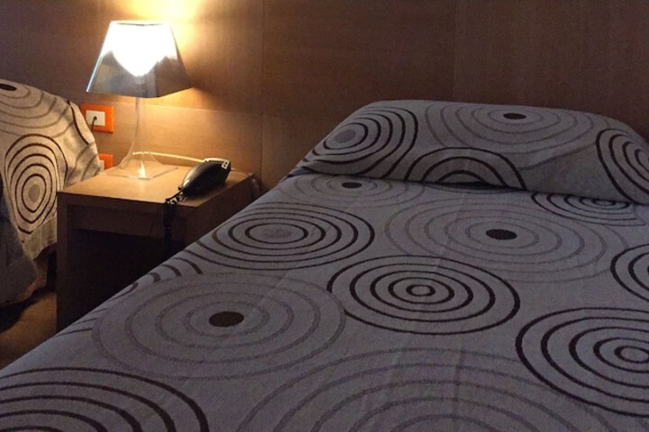 Room 4 of 28