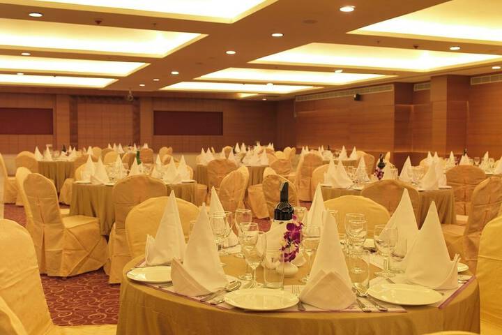 Ballroom/Hall 33 of 41