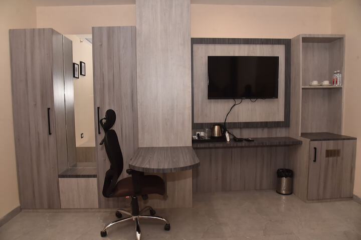 Room 2 of 16
