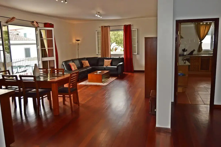 Room 4 of 15