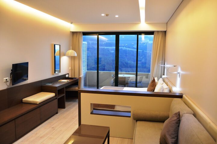 Room 71 of 128