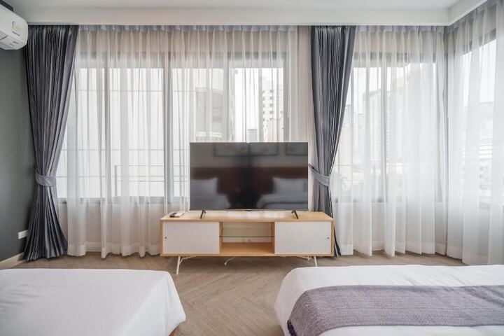 Room 2 of 35