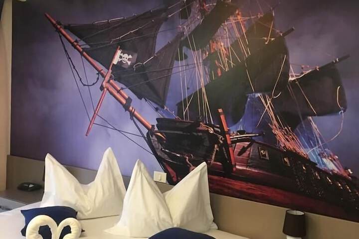 Room 11 of 33