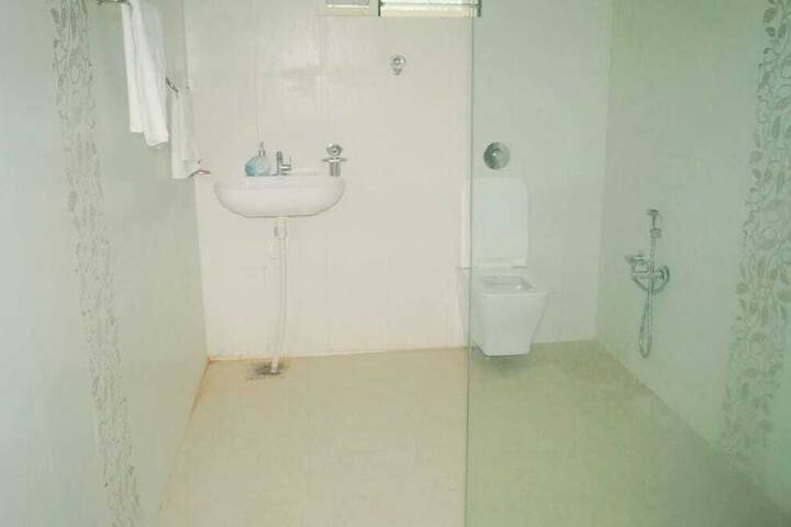 Room 5 of 17