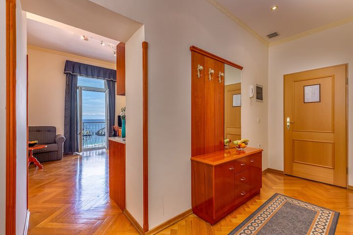 Room 4 of 41