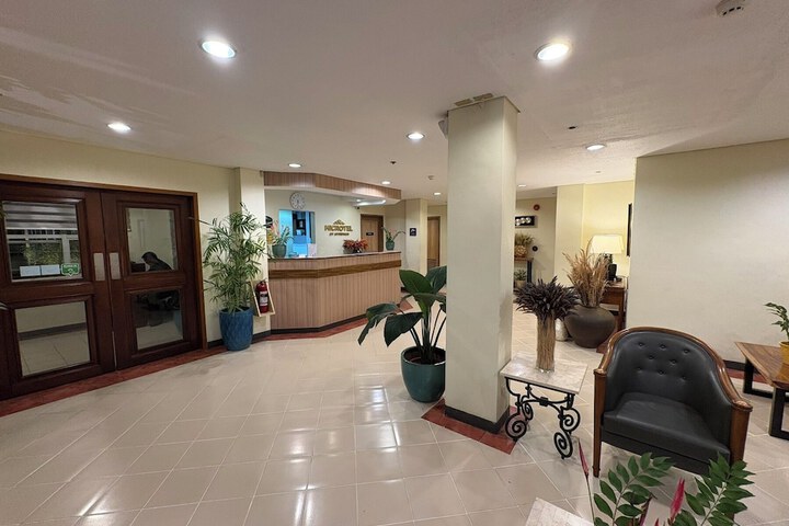 Hotel Interior 4 of 28