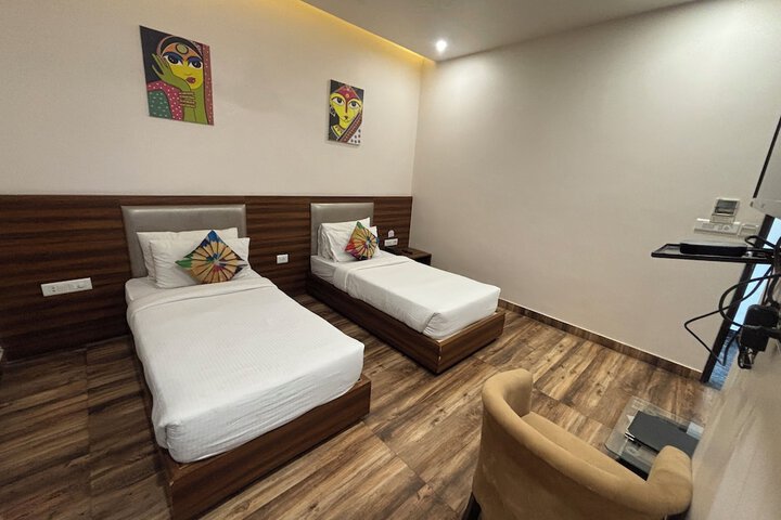 Room 14 of 77