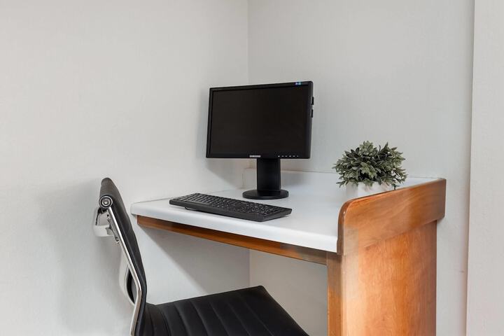 Business Center 30 of 33