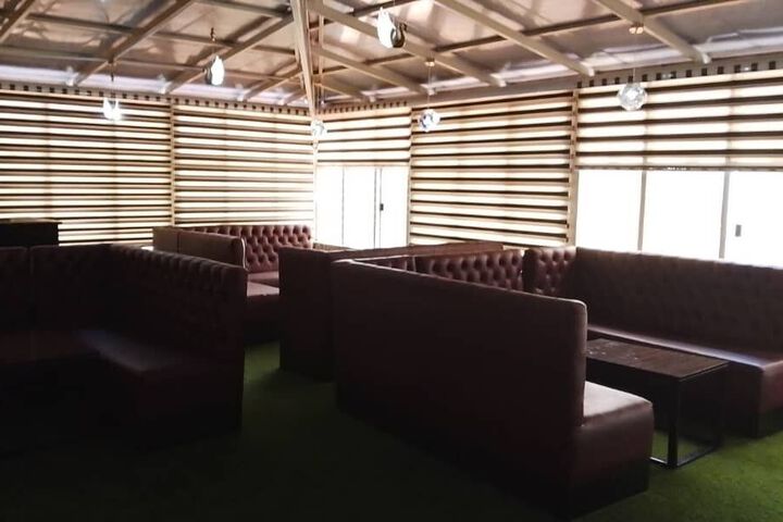 Lounge 10 of 42