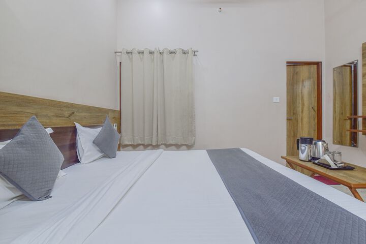 Room 8 of 33