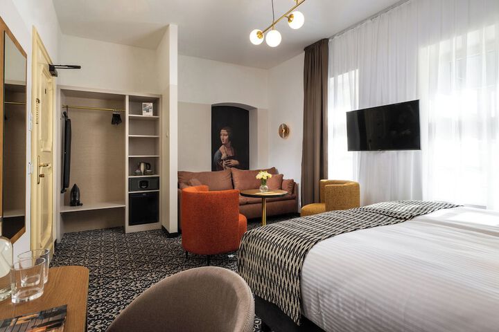 Room 19 of 52