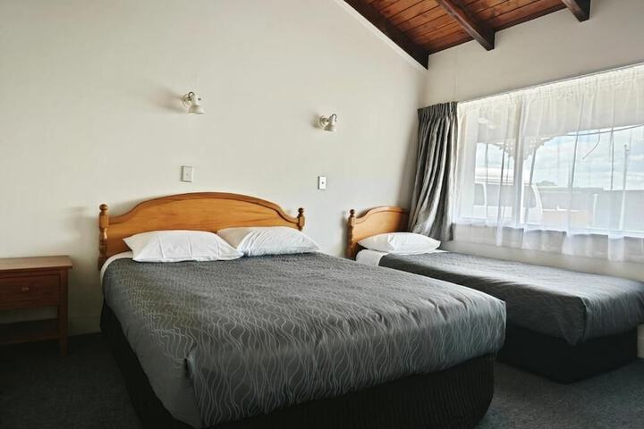 Room 16 of 48