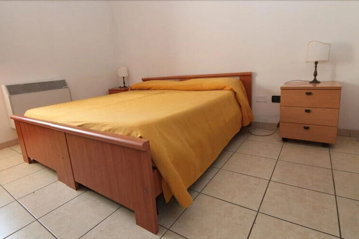 Room 4 of 13
