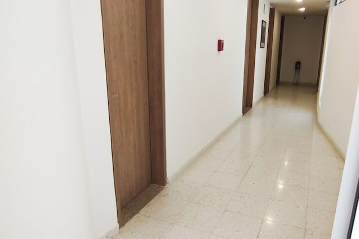 Room 4 of 32