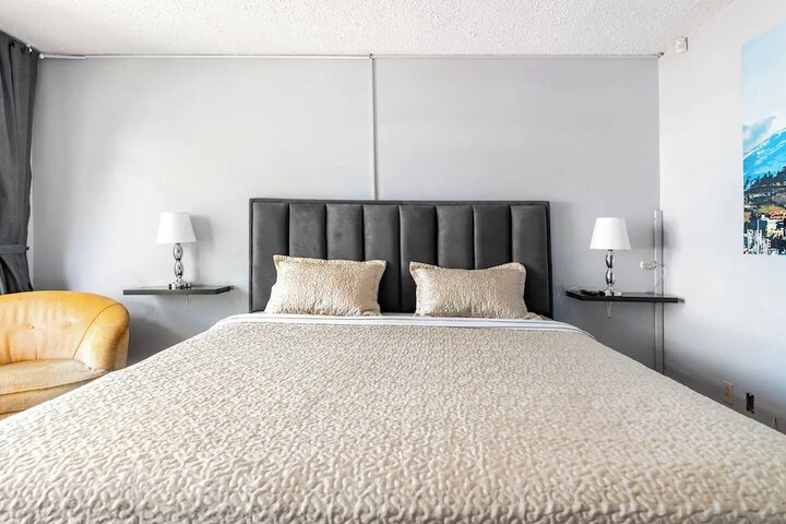 Room 2 of 33