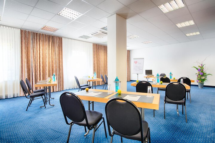 Business Center 72 of 79