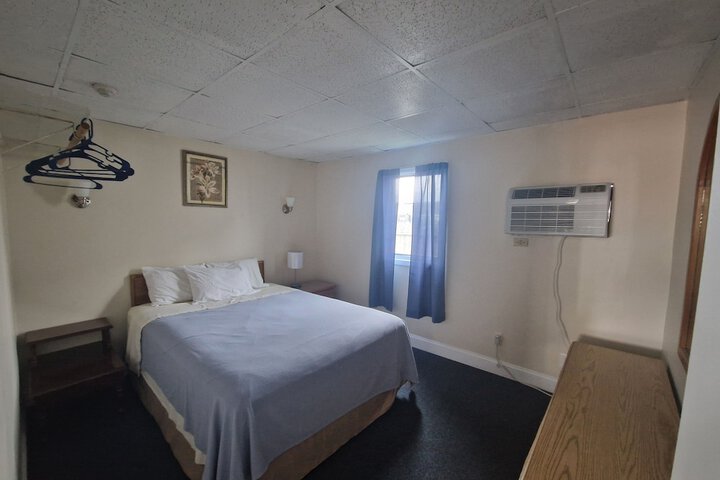 Room 4 of 20