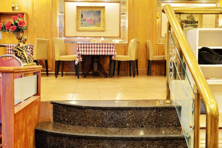 Dining 59 of 71