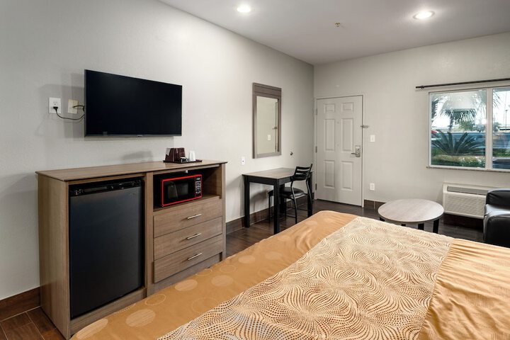 Room 7 of 76