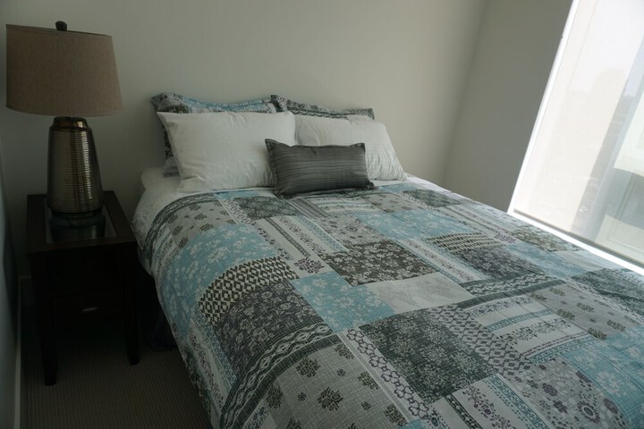 Room 6 of 28
