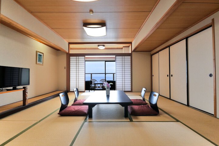 Room 2 of 6