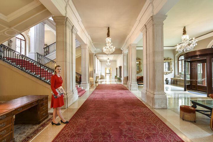 Entrance & Lobby