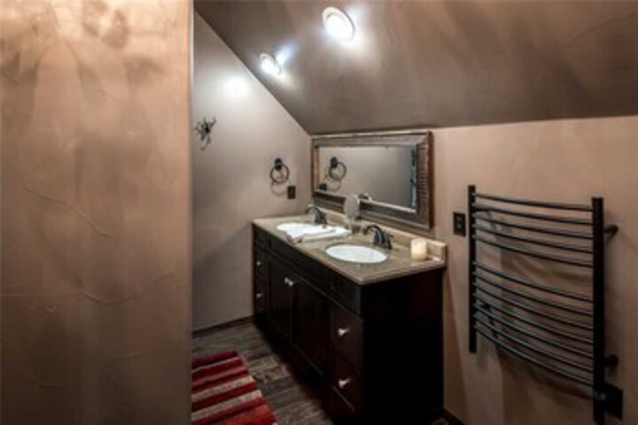 Room 4 of 15
