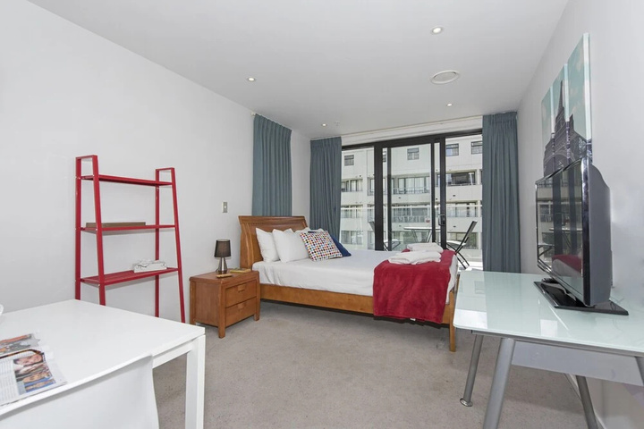 Room 2 of 10