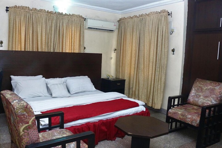 Room 21 of 32