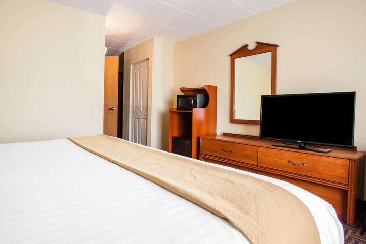 1 King Bed (16 of 21)