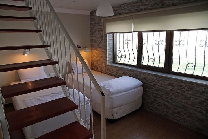 Room 9 of 35
