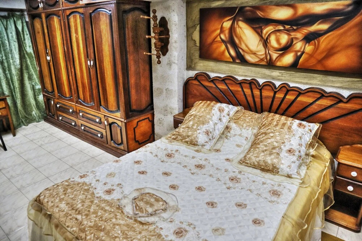 Room 4 of 17