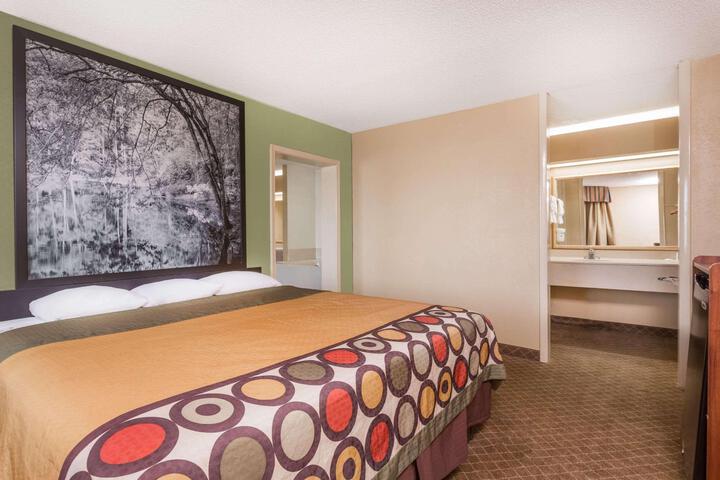 1 King Bed (3 of 12)