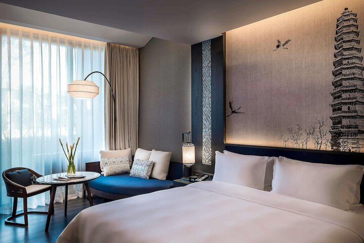Room 21 of 104