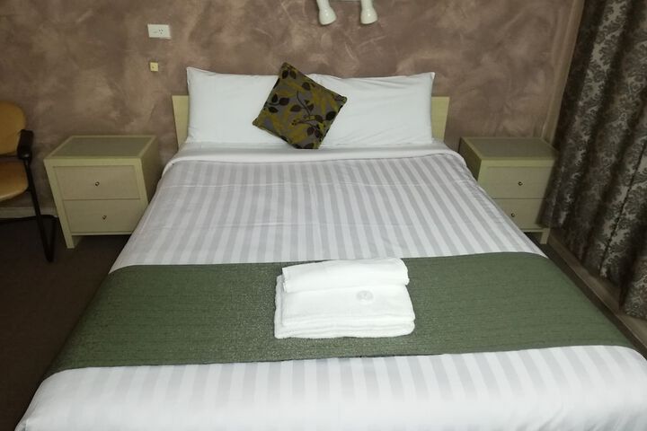 Room 1 of 31