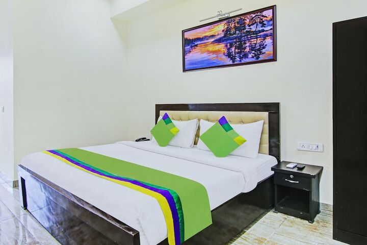 Room 16 of 36