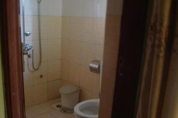 Room 9 of 10