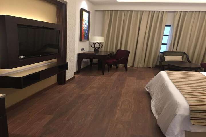 Room 10 of 40