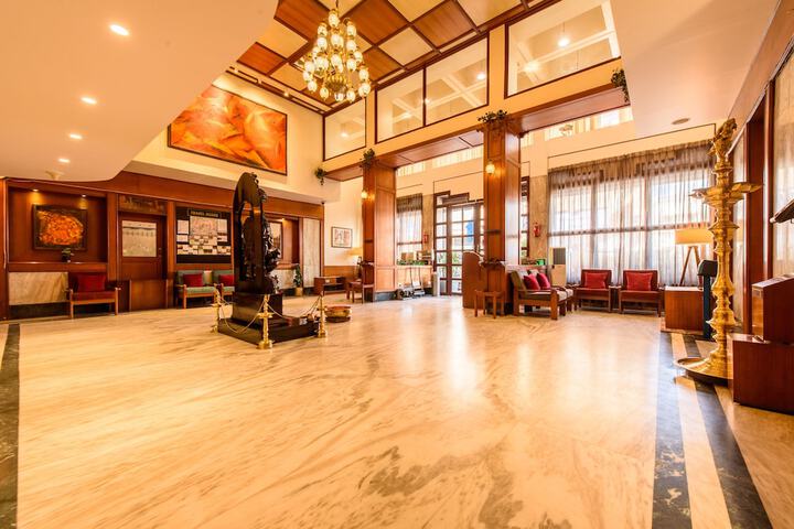 Entrance & Lobby