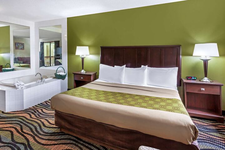 1 King Bed (4 of 28)